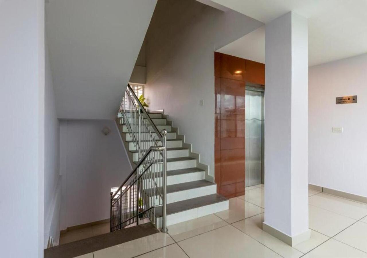 Airport Avenue Plaza Hotel Nedumbassery Eksteriør billede