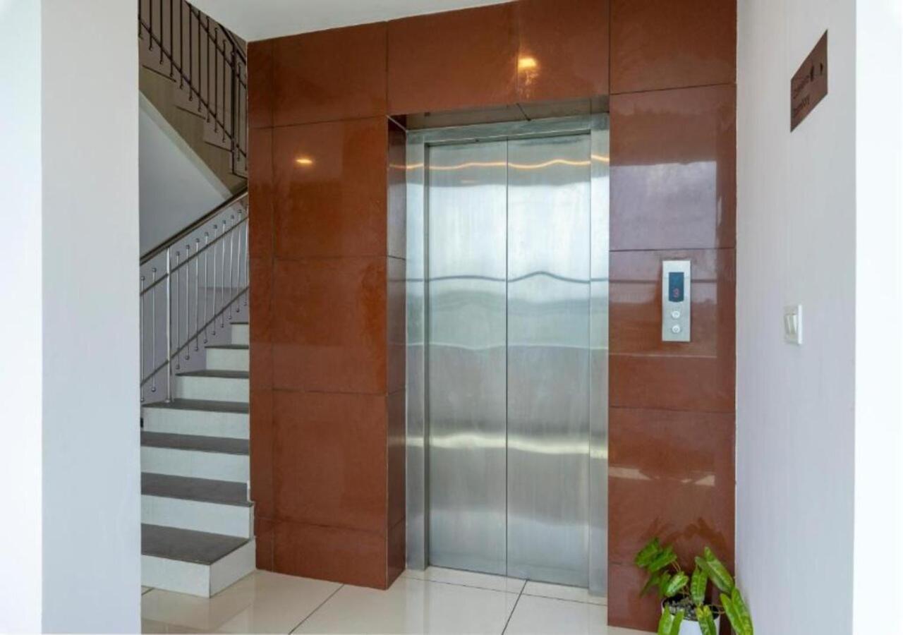 Airport Avenue Plaza Hotel Nedumbassery Eksteriør billede