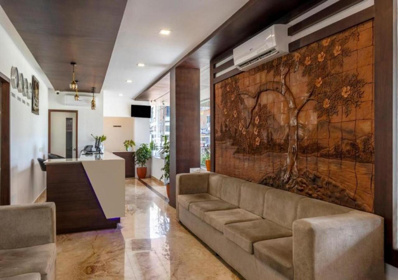Airport Avenue Plaza Hotel Nedumbassery Eksteriør billede