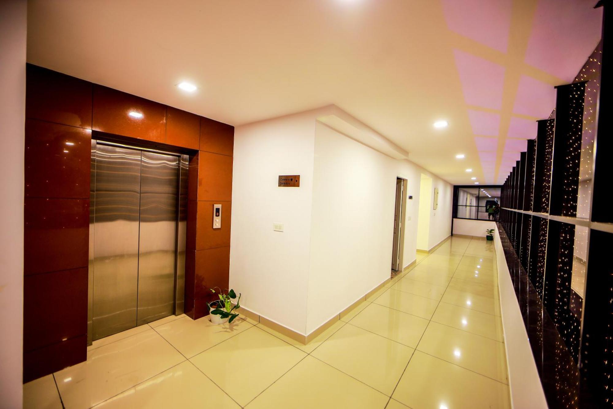 Airport Avenue Plaza Hotel Nedumbassery Eksteriør billede