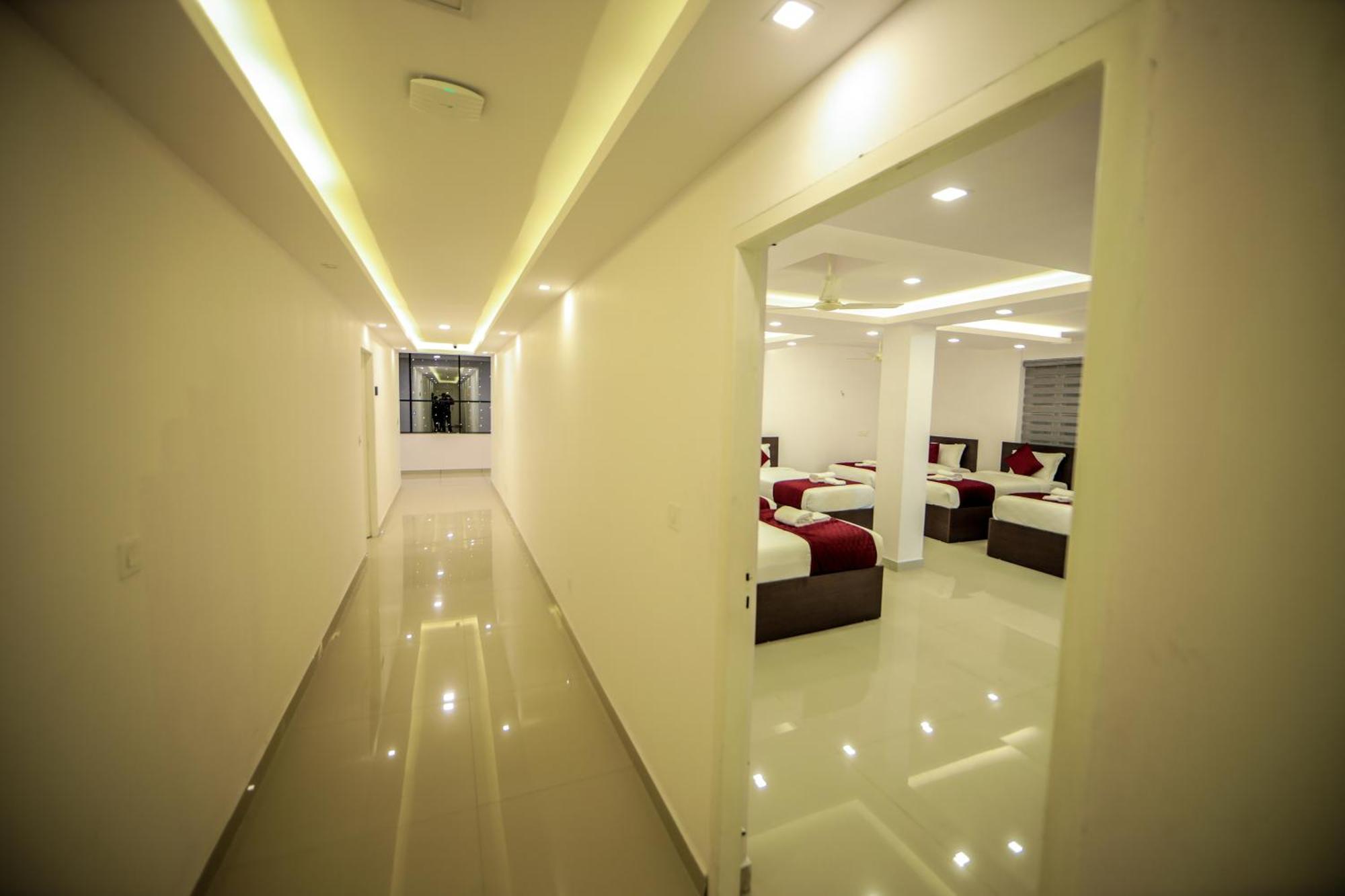 Airport Avenue Plaza Hotel Nedumbassery Eksteriør billede