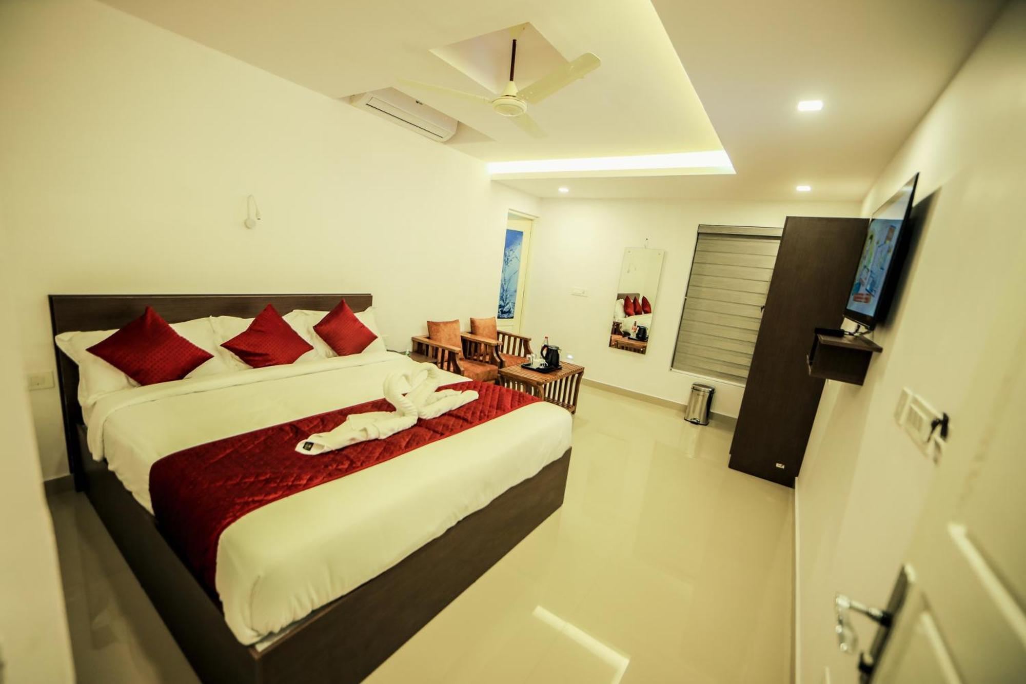 Airport Avenue Plaza Hotel Nedumbassery Eksteriør billede