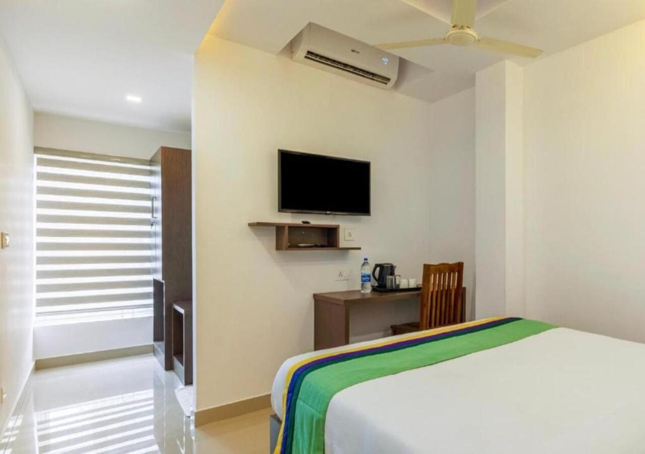 Airport Avenue Plaza Hotel Nedumbassery Eksteriør billede
